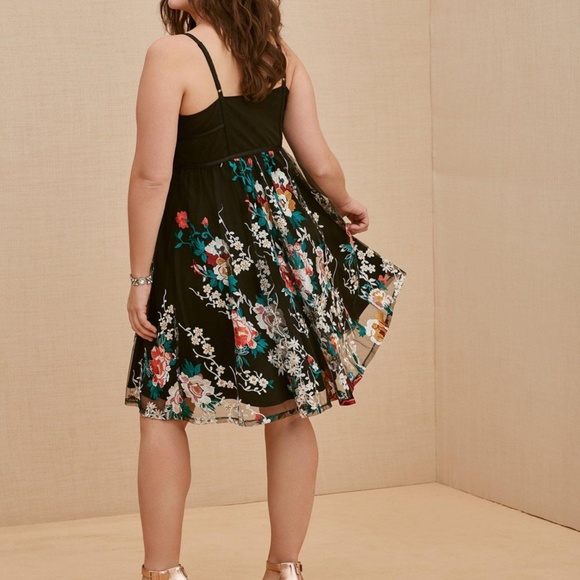 TORRID Midi Embroidered Mesh Dress NWOT - Picture 3 of 9